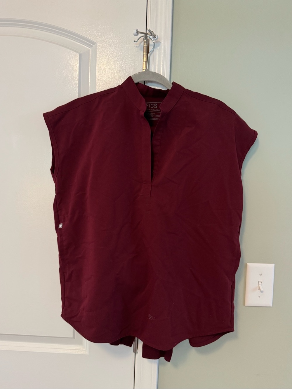 FIGS Set Women’s Scrub Burgundy Rafaela Top (XS) & Zamora Jogger (S)
